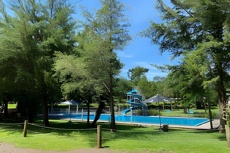 Cabana charmosa em meio a natureza
