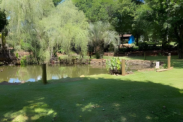 Cabana charmosa em meio a natureza